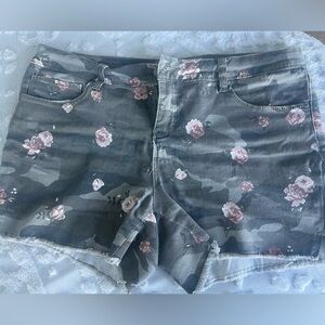 Floral Camo Mid-Rise Shorts
